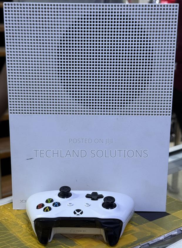 Sparkling Clean Xbox One S - thumbnail 3