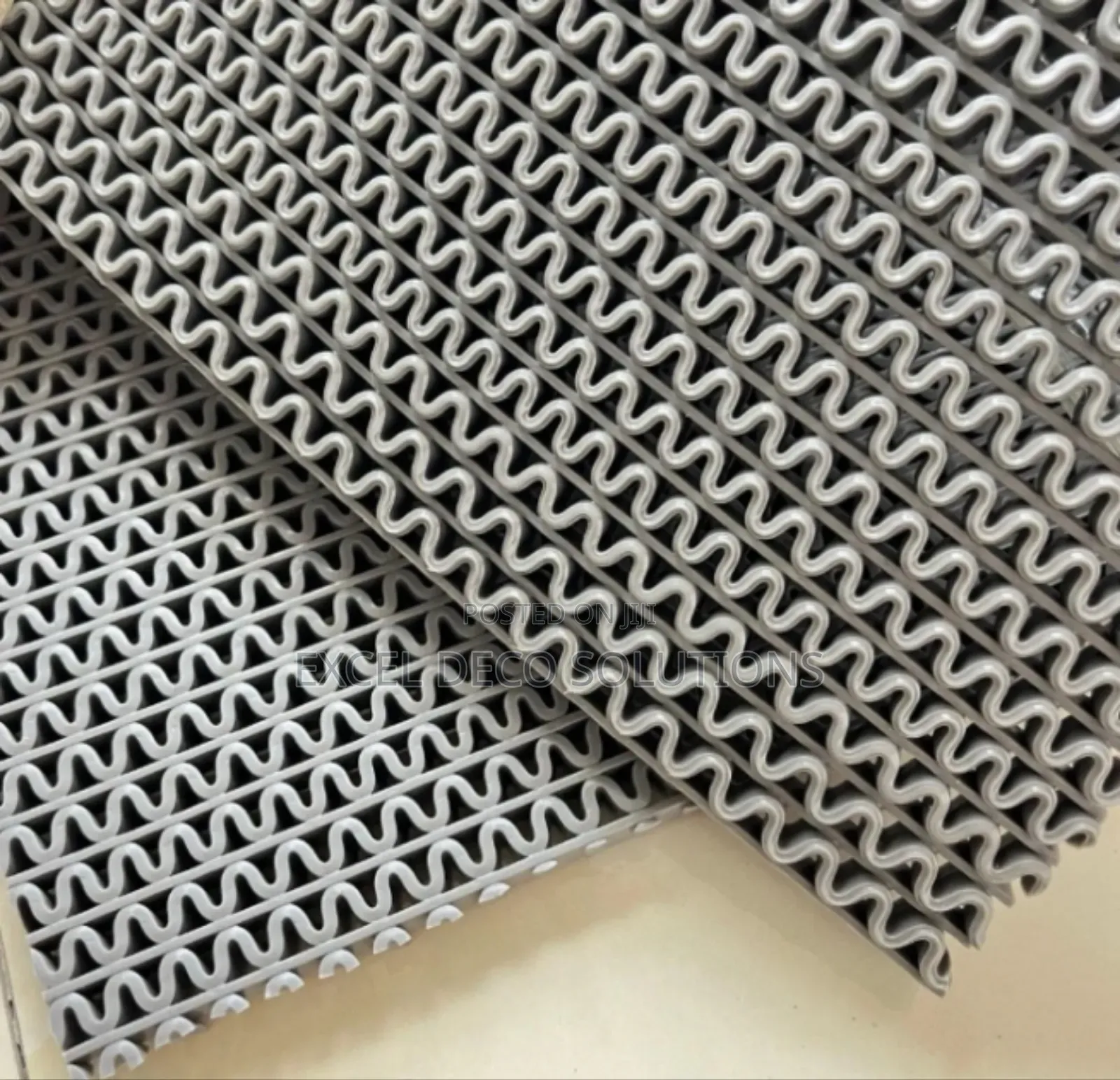 Elegant Anti-Slip S Mat – Long-Lasting Safety Comfort
