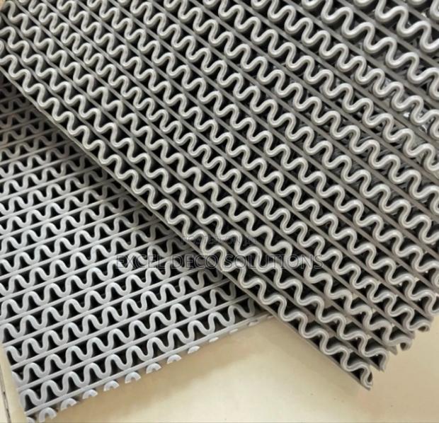 Elegant Anti-Slip S Mat – Long-Lasting Safety Comfort