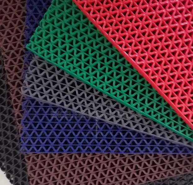 Practical Anti-Slip S Mat – The Best Solution for Slippery Surfaces - main view