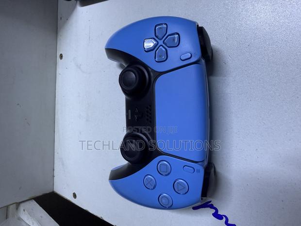 Sparkling Clean Used Ps5 Pad - thumbnail 3