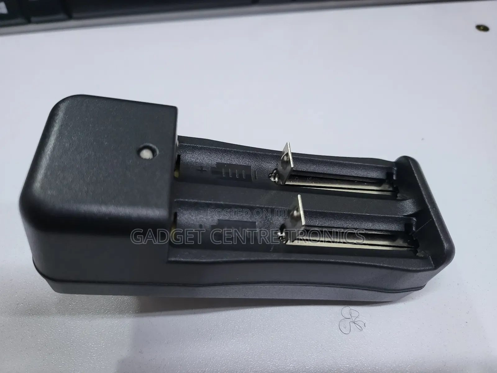 3.7, Aa,Aaa Charger