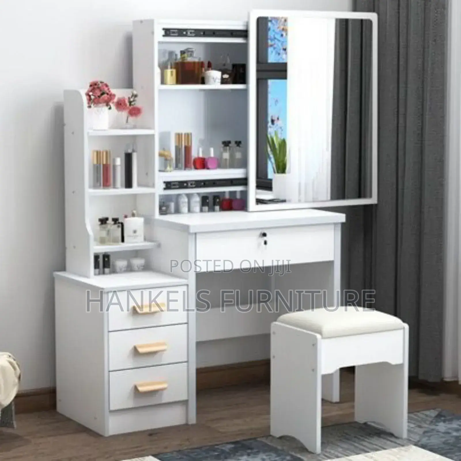 Dressing Room Table With Sliding Mirror