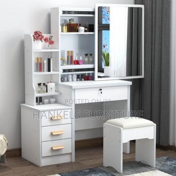 Dressing Room Table With Sliding Mirror