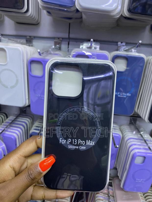 Elago Magsafe Silicone Case for iPhone 13 Pro Max - main view