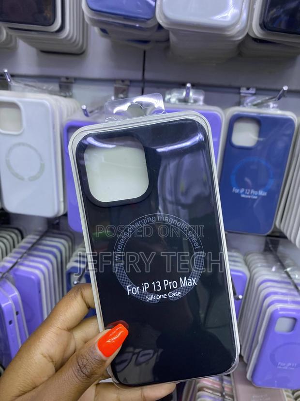 Elago Magsafe Silicone Case for iPhone 13 Pro Max - thumbnail 3