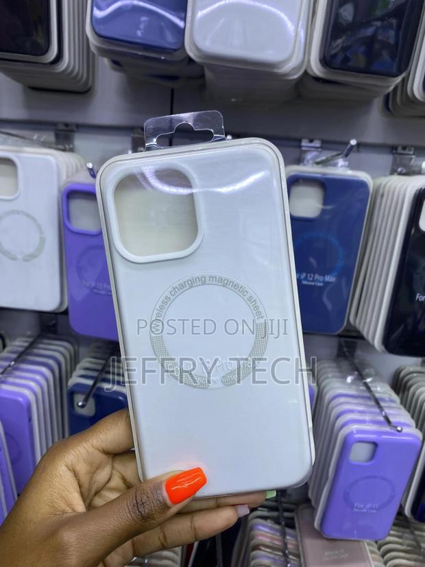 Meyfik Magsafe Silicone Case for iPhone 13 Pro Max - thumbnail 3