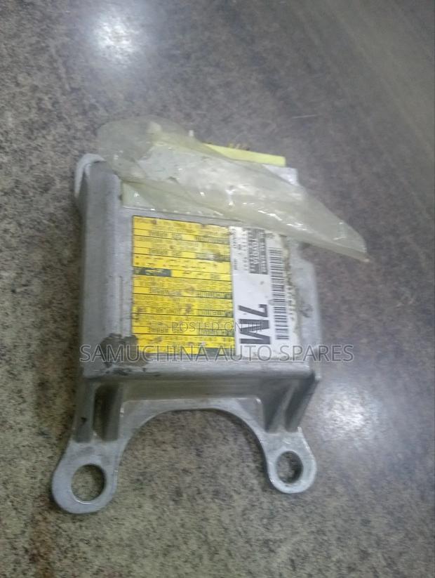 SRS Unit/Airbag Computer Toyota Rumion