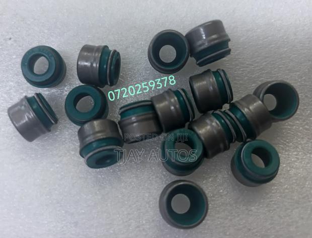 Genuine
Mercedes Engine Intake Exhaust Valve Stem Seal Kit