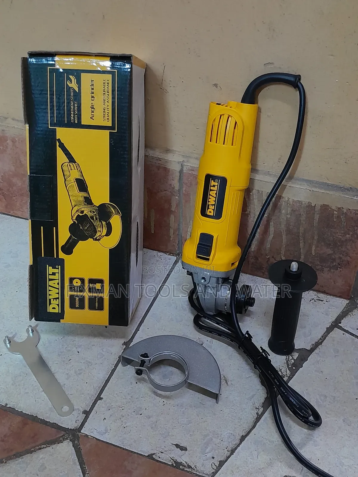 Dewalt Grinder 850 Watts With Variable Speed Freedisc 2