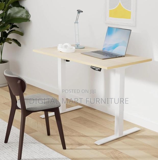 Office Desk: 1.4cm Smart Motorized Electrical Office Desk - main view