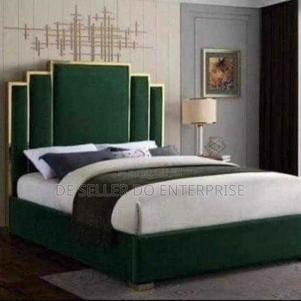 Hot Green Chester Bed 5*6 - main view