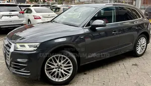 Audi Q5 2.0T Premium AWD quattro 2019 Gray