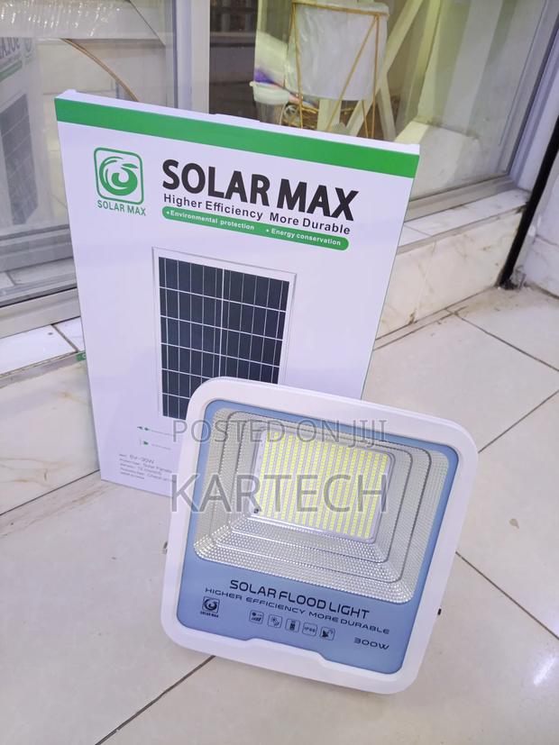Solar Max 300w Solar Flood Light High Brightness Outdoor Security Lamp
