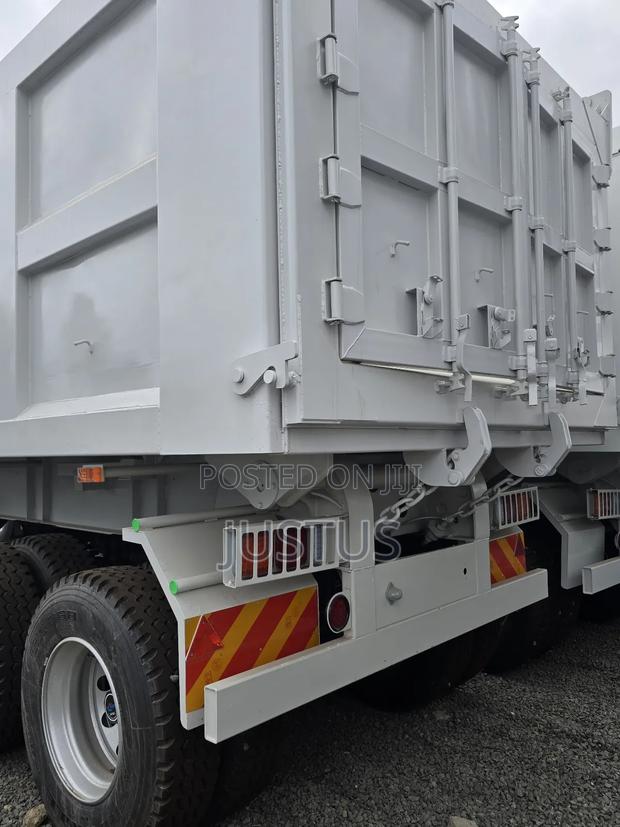 Howo E7 Prime Mover - thumbnail 11
