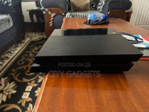 Ps4 Standard Used With 8 Games