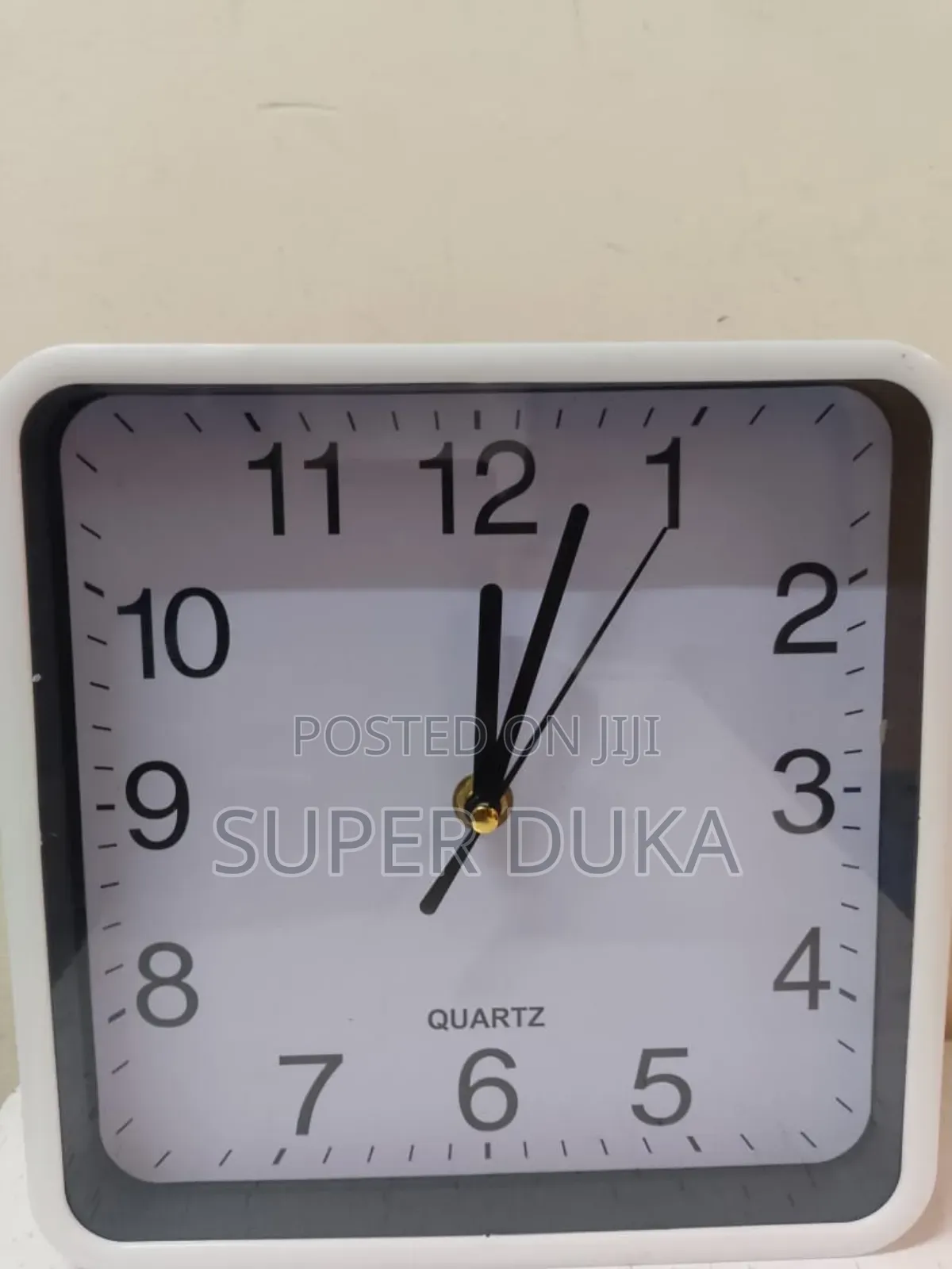 Sq Wall Clock – Silver (25cm 28cm)