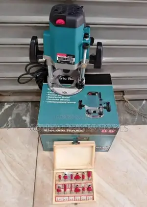 Makita Wood Router/ Electric Router Machine 1600w + Set Bits