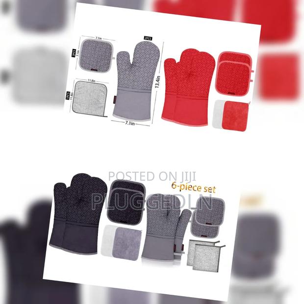 4 Piece Set High Heat Resistant Oven Mitts and Pot Holders - main view