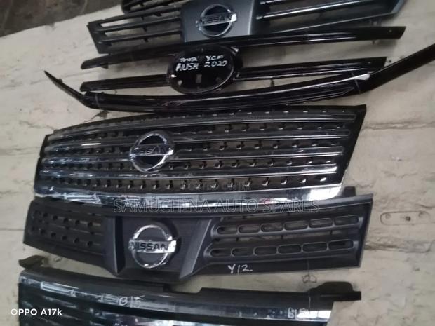 Grill Nissan Wingroad Y12
