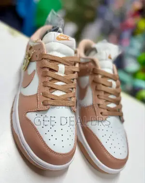 Nike Sb Rose Whispers Sneakers,