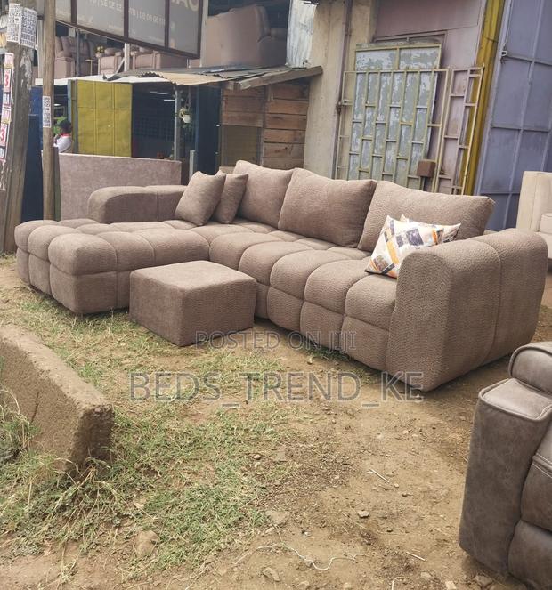 Profiled 6 Seater Bubble L Seat With a Puff