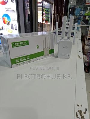 Wireless 1200mbps Pixlink Wifi Extender - main view