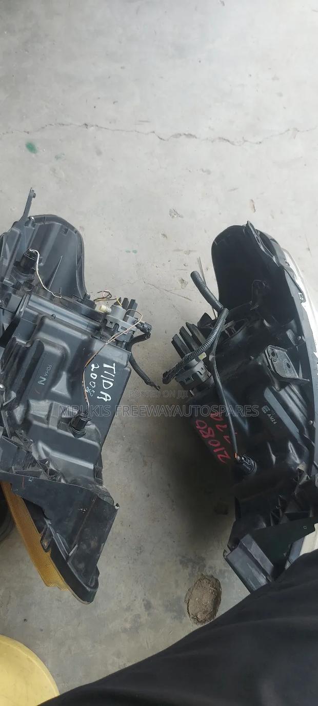 Headlight Nissan Tiida 2008 Model - thumbnail 2