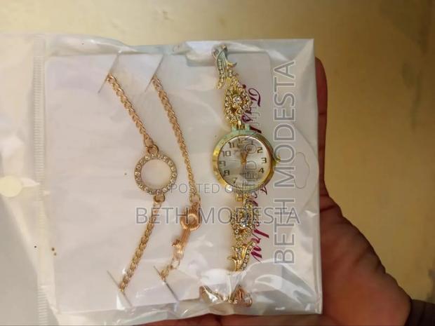 Female Watches. Stainless Steel. Golden Silver Watches