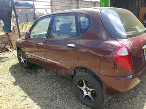 Toyota Duet 2002 Maroon