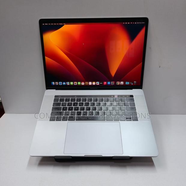 Laptop Apple MacBook 2018 16GB Intel Core I7 SSD 512GB - main view