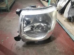 M R Wagon Headlight Xenon 2010