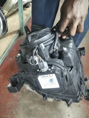 M R Wagon Headlight Xenon 2010