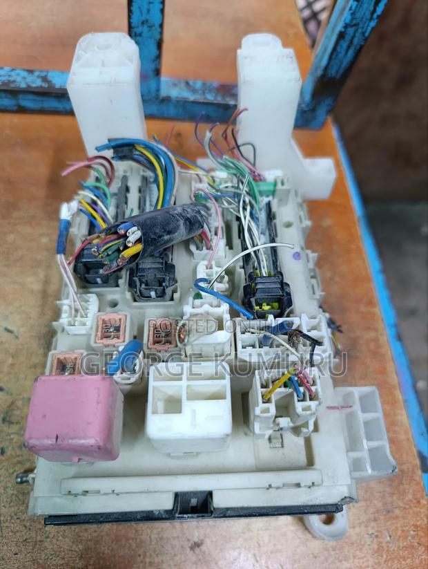 Fusebox Toyota Fielder, Axio - main view