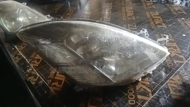 Headlight Toyota Isis