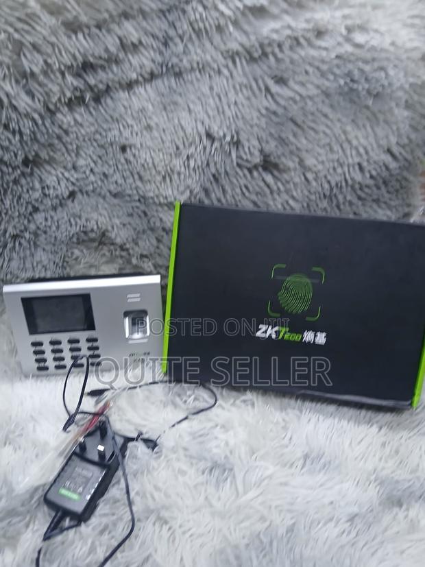 K40 Simple Time Daily Attendance Terminal. - main view