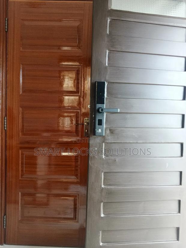 Biometric Smart Door Lock - thumbnail 4