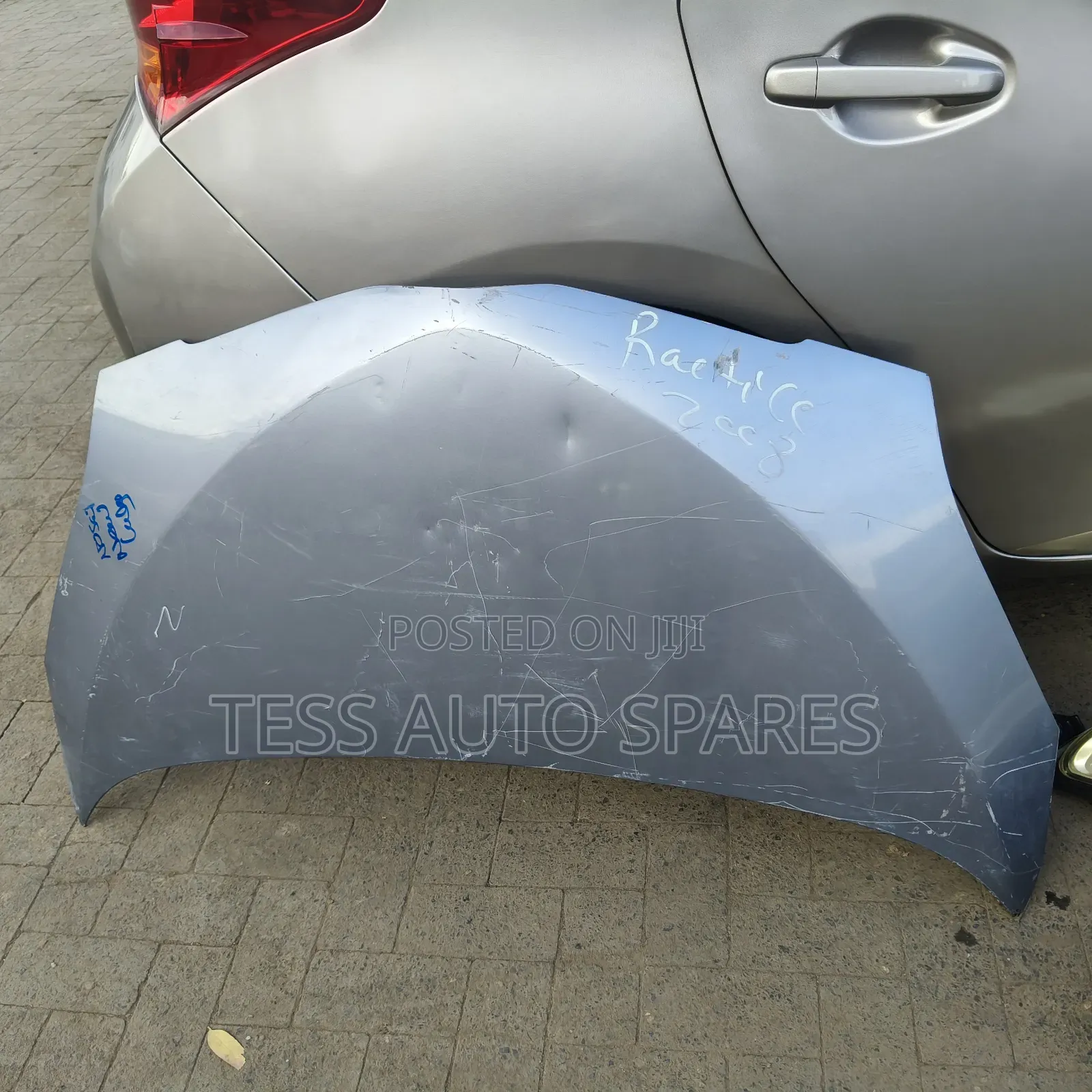 Ractis 2008/2005 Bonnet