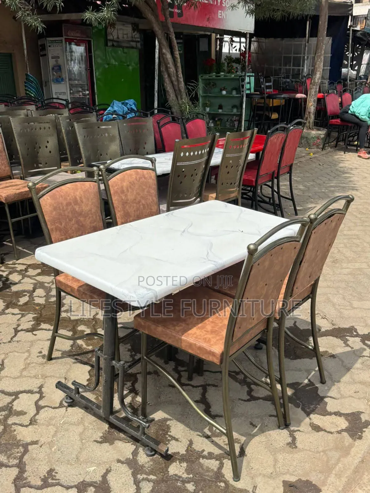 Classy Hotel Seats And Table