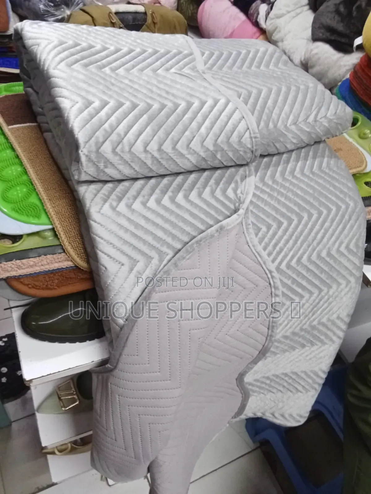 Soft *Velvet* Bedcovers 
With 2 Pillow Cases
Size *7/8*