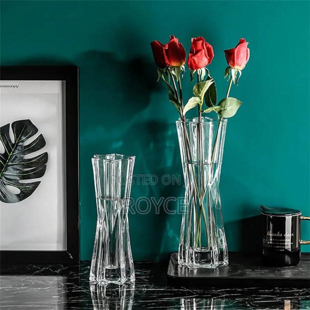 Heavy Glass Star Flower Vase - thumbnail 4