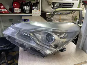 Toyota Vitz Headlight (Part No 303)
