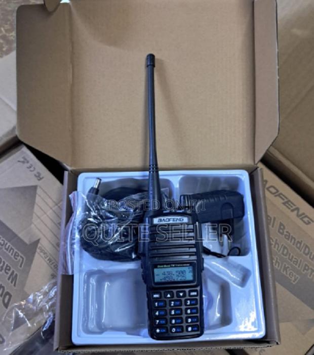 New Baofeng Walkie Talkie Uv 5r 5watts -Fm Radio (65.0mhz–108.0mhz)