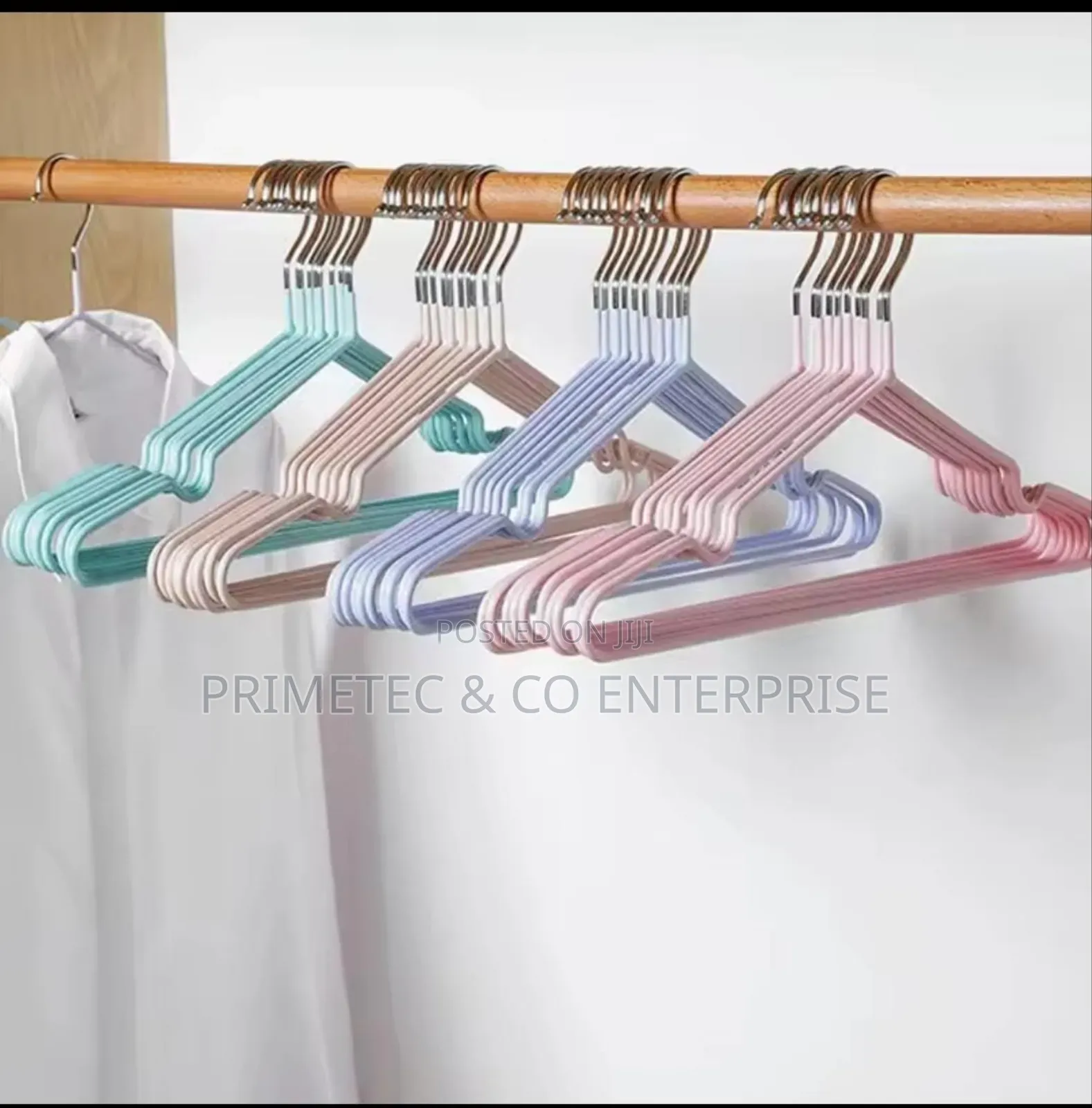 10 PCS Hangers a Set Non Slip Good Quality for Space Saving.