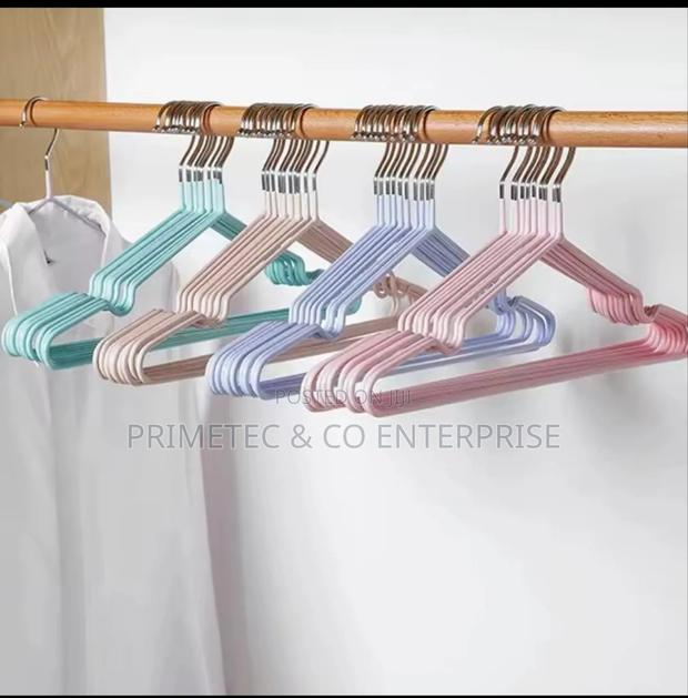 10 PCS Hangers a Set Non Slip Good Quality for Space Saving.