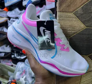 Nike Zoom  
White