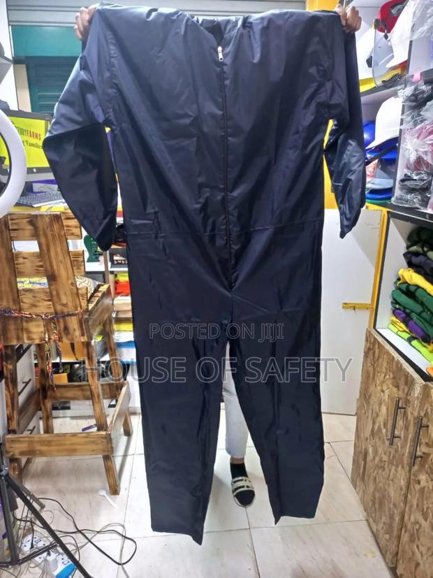 Waterproof Hoodedoverall - thumbnail 2