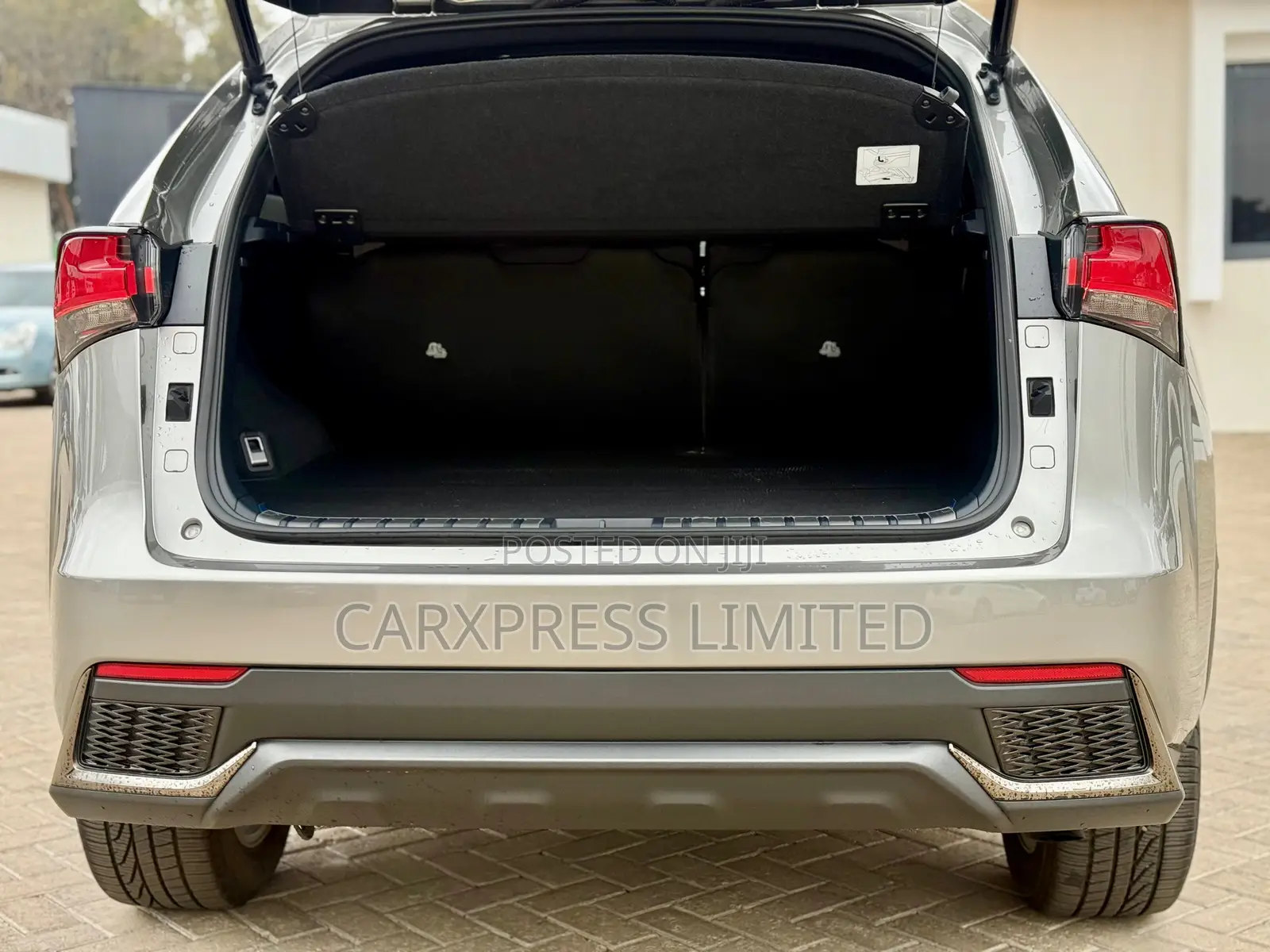 Lexus NX 300h Base 4x4 (2.5L 4cyl 2A) 2018 Silver