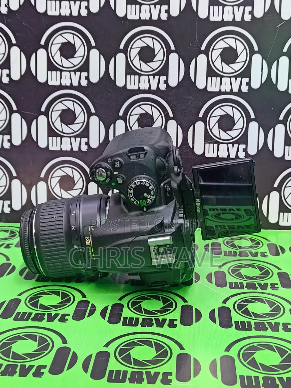 Nikon D5000 With Flip Movie Mode
