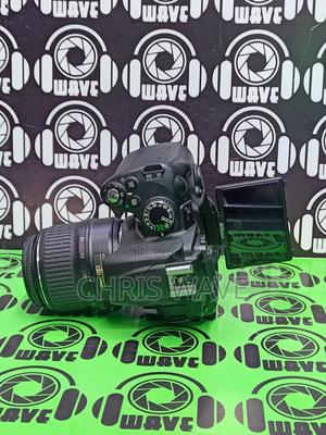 Nikon D5000 With Flip Movie Mode - thumbnail 2